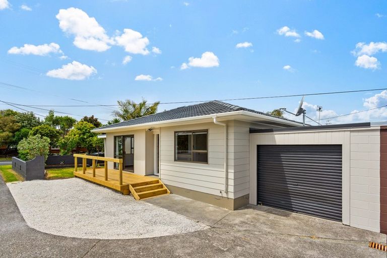 Photo of property in 1/9 Rewarewa Road, Te Atatu Peninsula, Auckland, 0610
