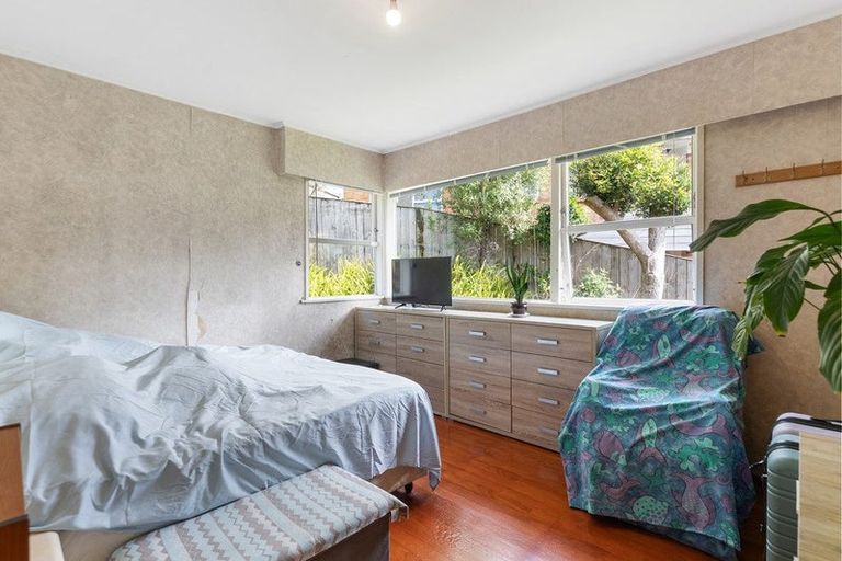 Photo of property in 17 Sovereign Place, Glenfield, Auckland, 0629