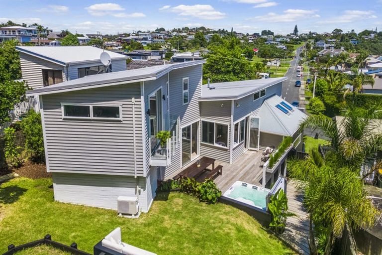 Photo of property in 69 De Luen Avenue, Tindalls Beach, Whangaparaoa, 0930