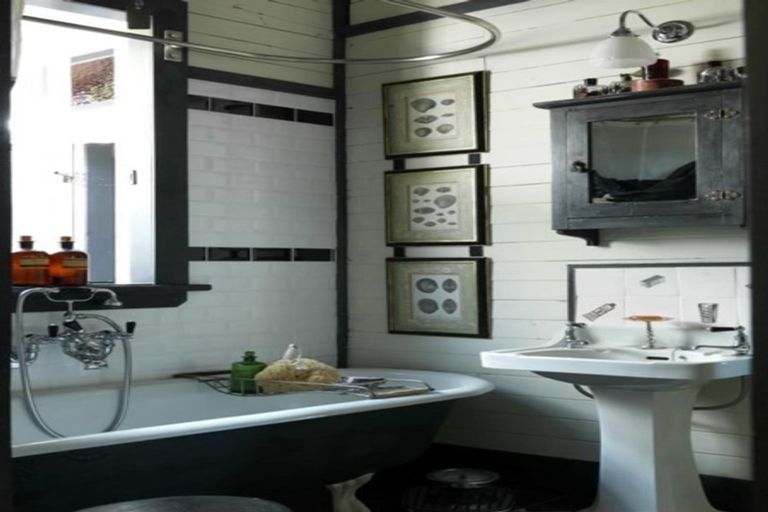 Photo of property in 1 Robertson Street, Russell, 0202