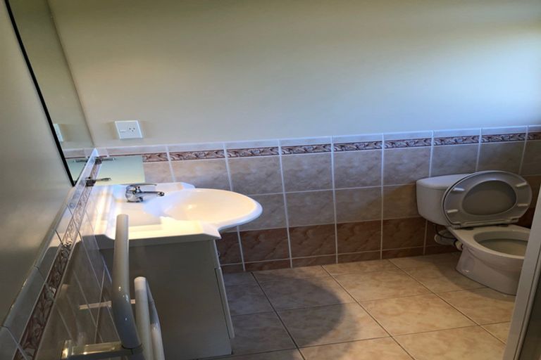 Photo of property in 10 Brookwood Drive, Henderson, Auckland, 0612