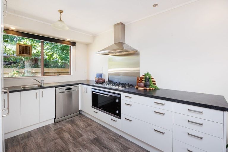 Photo of property in 3 Escort Grove, Awapuni, Palmerston North, 4412