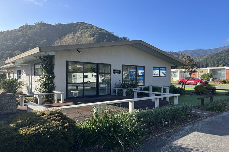 Photo of property in 12 Nelson Square, Picton, 7220