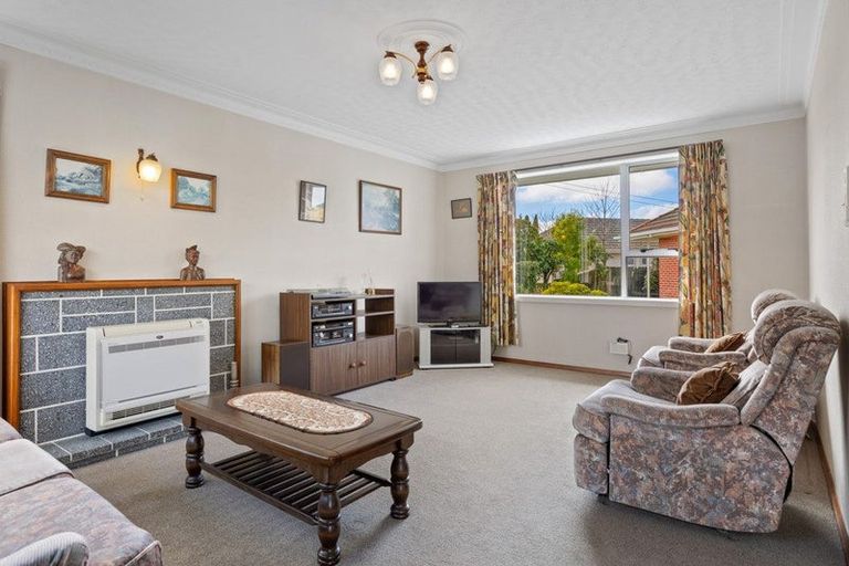 Photo of property in 16 Geelong Place, Burnside, Christchurch, 8053