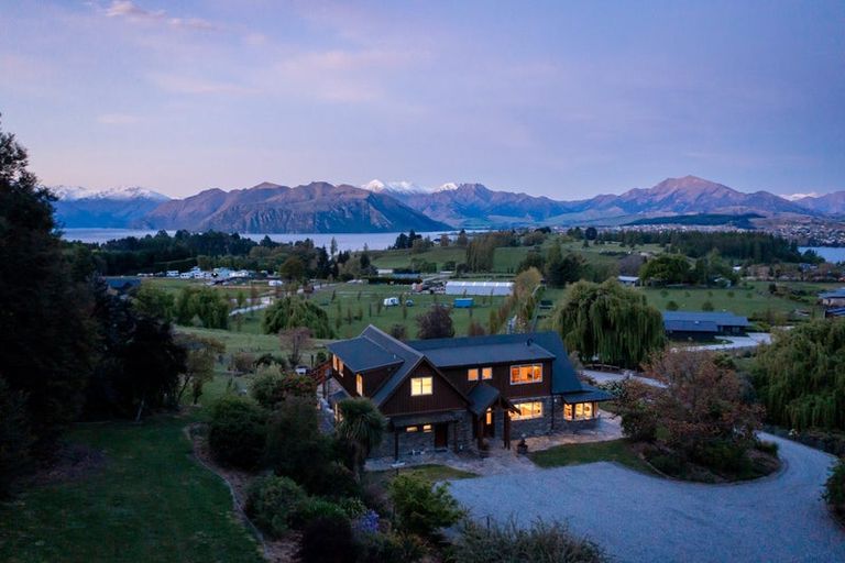 Photo of property in 56 Oak Lane, Wanaka, 9305