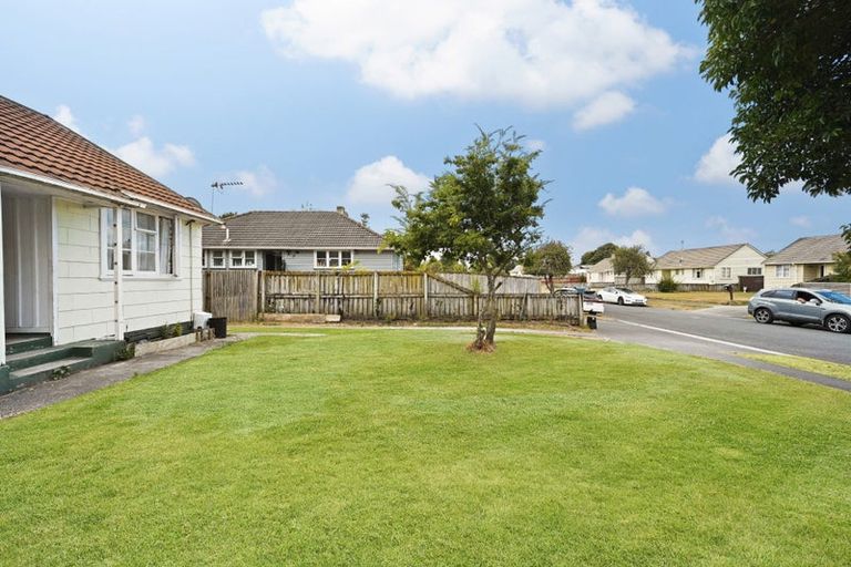 Photo of property in 15 Paul Crescent, Fairfield, Hamilton, 3214