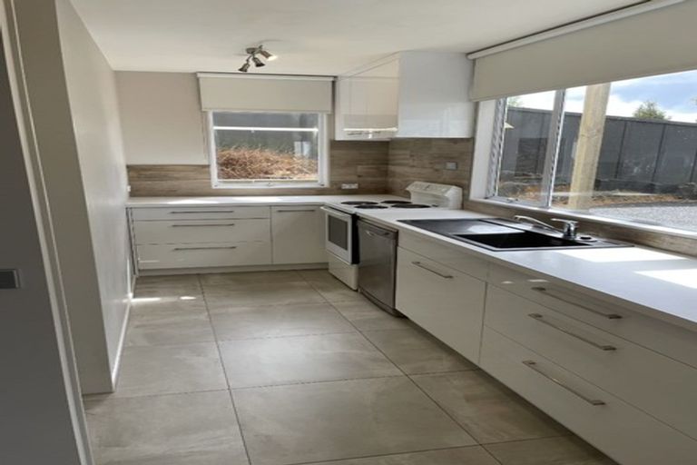 Photo of property in 1 Deanna Drive, West Harbour, Auckland, 0618