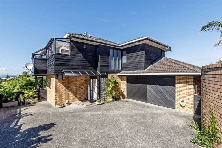 Photo of property in 2/11 Seaview Road, Castor Bay, Auckland, 0620