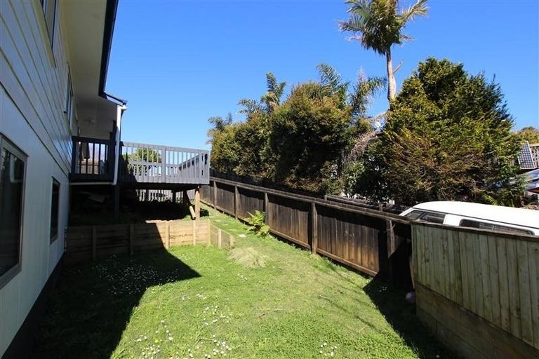 Photo of property in 15 Katrina Place, Massey, Auckland, 0614