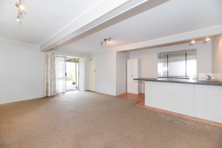 Photo of property in 36 Butterworth Drive, Glendene, Auckland, 0602