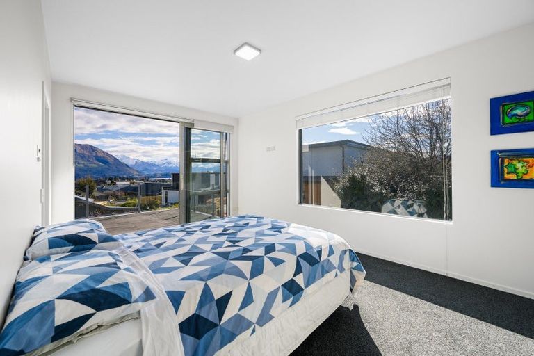 Photo of property in 5 Bovett Place, Wanaka, 9305