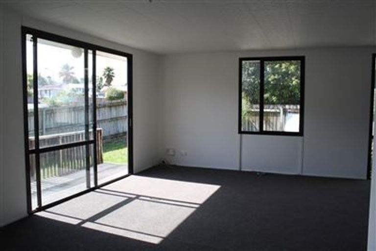 Photo of property in 28 Devonshire Road, Unsworth Heights, Auckland, 0632