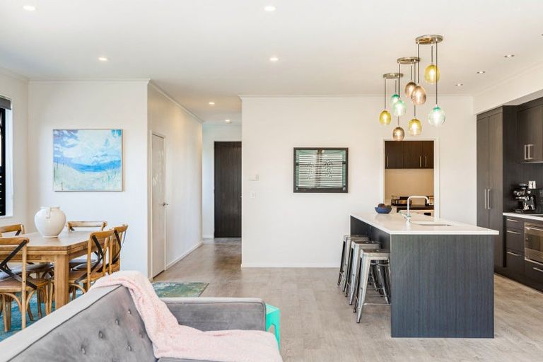 Photo of property in 14 Kotuku Lane, Hobsonville, Auckland, 0616