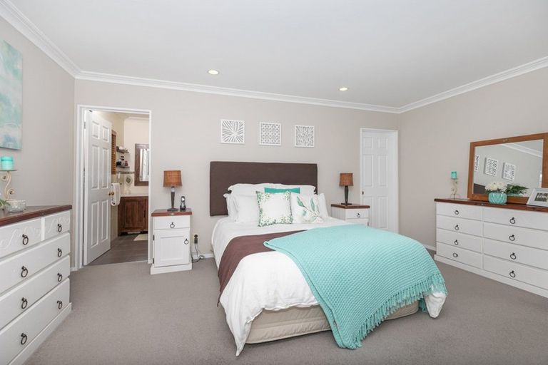 Photo of property in 17 Greenfield Drive, Western Heights, Hamilton, 3200