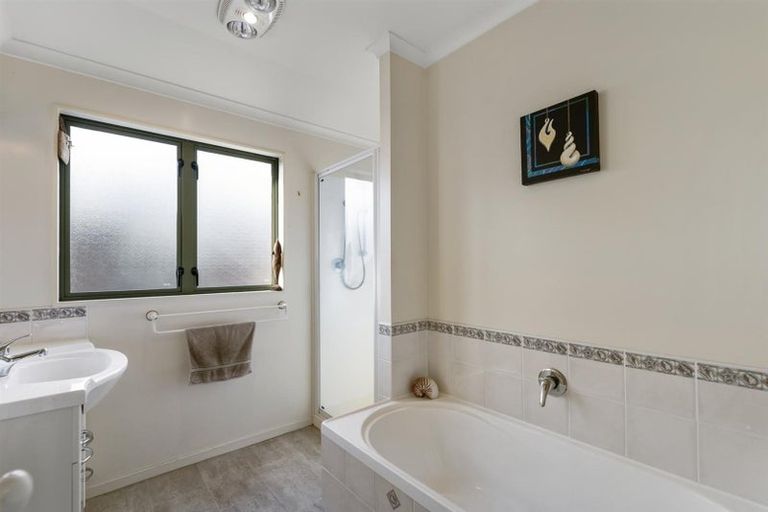 Photo of property in 16 Chaytor Street, Te Puke, 3119