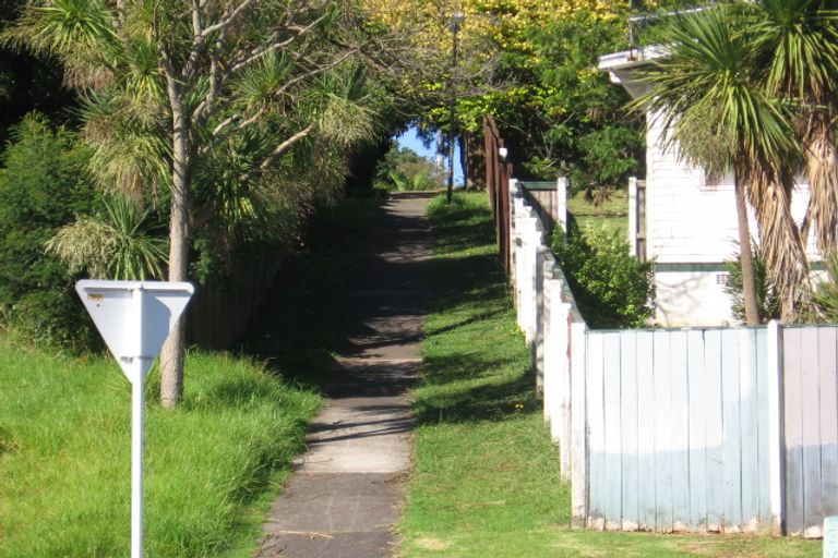 Photo of property in 2/729 Beach Road, Browns Bay, Auckland, 0630