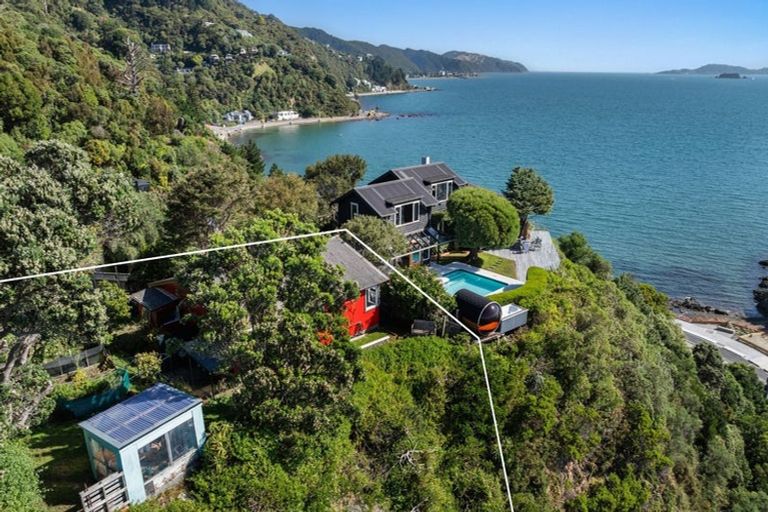 Photo of property in 2a Rangiuru Road, Mahina Bay, Lower Hutt, 5013