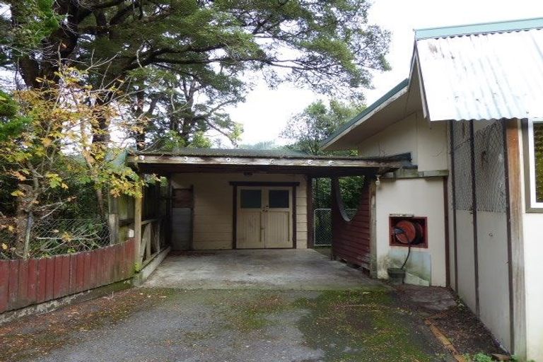 Photo of property in 48 Blue Mountains Road, Pinehaven, Upper Hutt, 5019