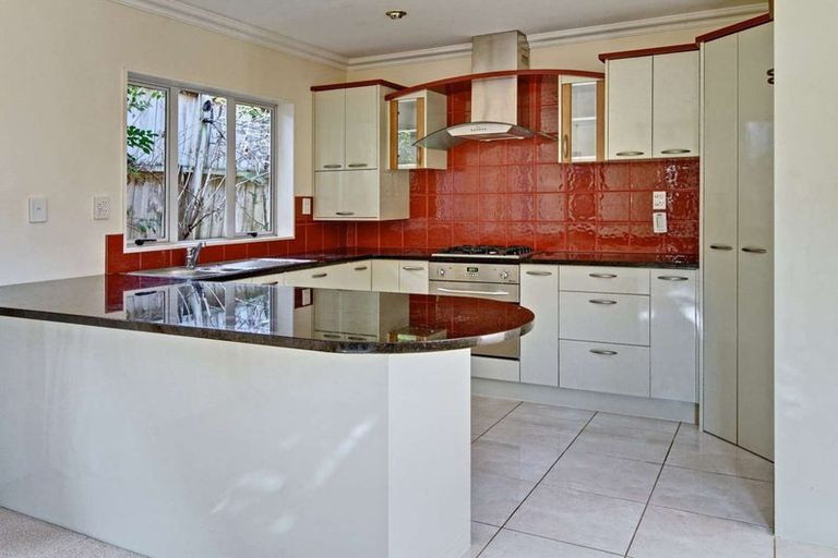 Photo of property in 12 Malin Place, Pinehill, Auckland, 0632