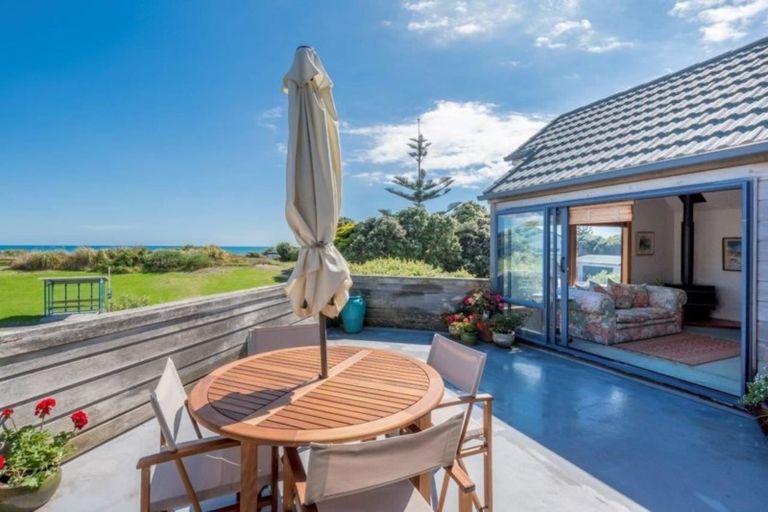 Photo of property in 108 Field Way, Waikanae Beach, Waikanae, 5036