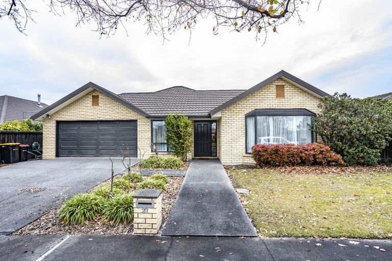 Photo of property in 27 Oakwood Drive, Rangiora, 7400