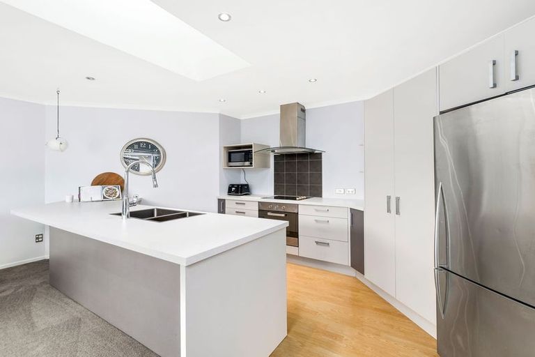 Photo of property in 16a Dunsford Close, Halswell, Christchurch, 8025