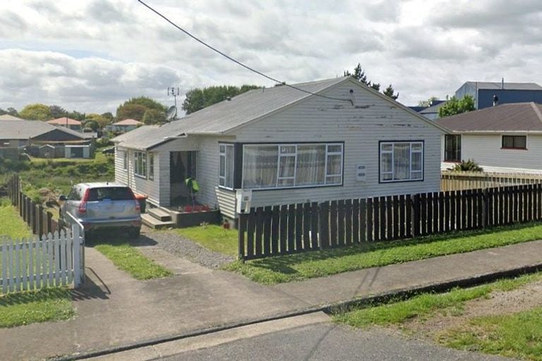 Photo of property in 22 Cornwall Street, Eltham, 4322