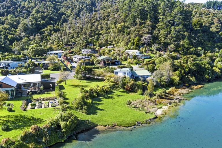 Photo of property in 1735 Queen Charlotte Drive, Linkwater, Picton, 7281