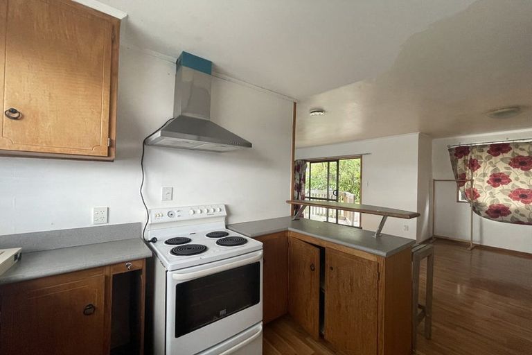 Photo of property in 10 Magdalen Place, West Harbour, Auckland, 0618