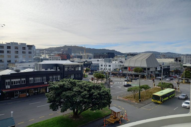 Photo of property in 17 Kent Terrace - Kent Apartments, 4e/16 Kent Terrace, Mount Victoria, Wellington, 6011