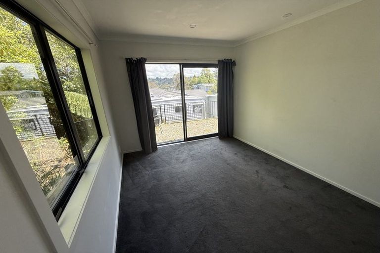 Photo of property in 9 Lowry Heights, Stokes Valley, Lower Hutt, 5019