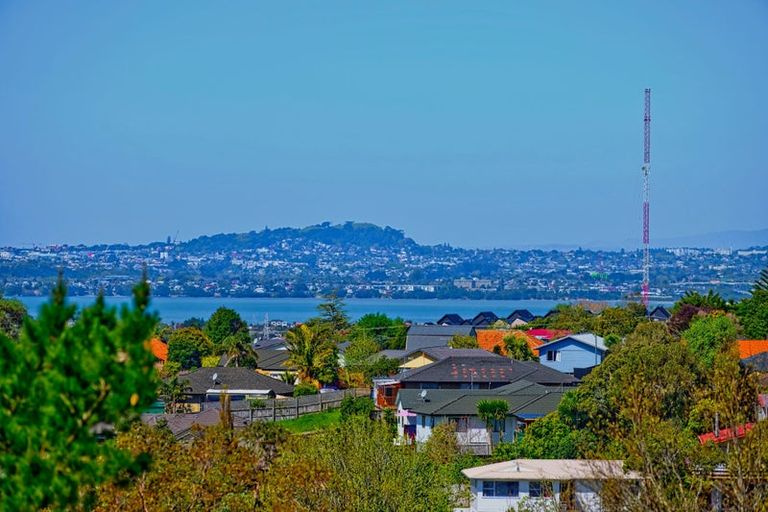 Photo of property in 2a/231 Don Buck Road, Massey, Auckland, 0614