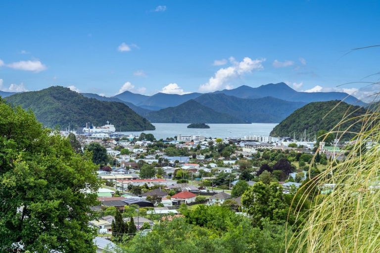 Photo of property in 10 Kakapo Rise, Picton, 7220