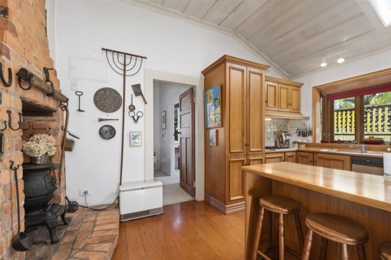 Photo of property in 6 Old Lake Road, Narrow Neck, Auckland, 0624