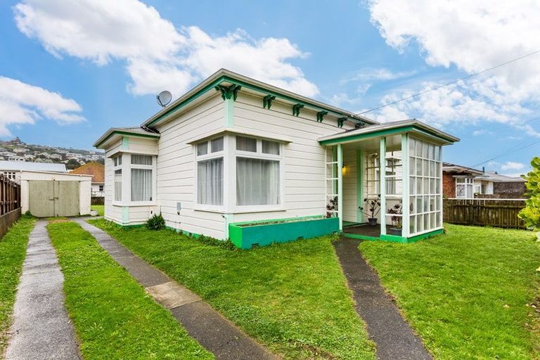 Photo of property in 21 Derwent Street, Island Bay, Wellington, 6023