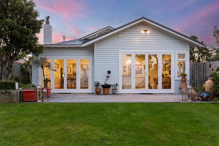 Photo of property in 9 Putnam Street, Northland, Wellington, 6012