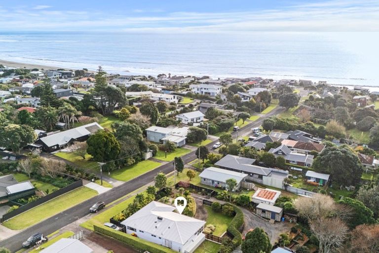 Photo of property in 37 Mcfarlane Street, Oakura, 4314