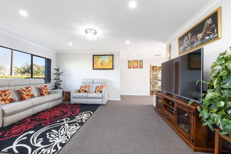 Photo of property in 121 Godley Road, Green Bay, Auckland, 0604