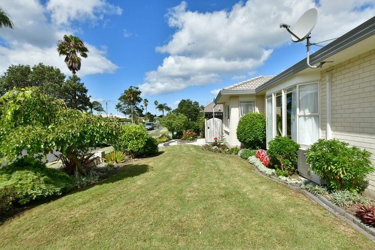 Photo of property in 188 Lakeside Drive, Orewa, 0931