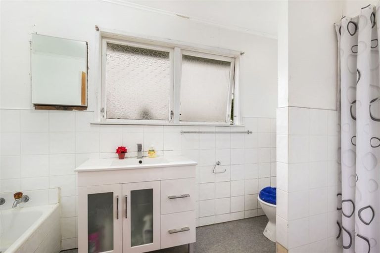 Photo of property in 12 Kohinoor Avenue, Mangere, Auckland, 2022