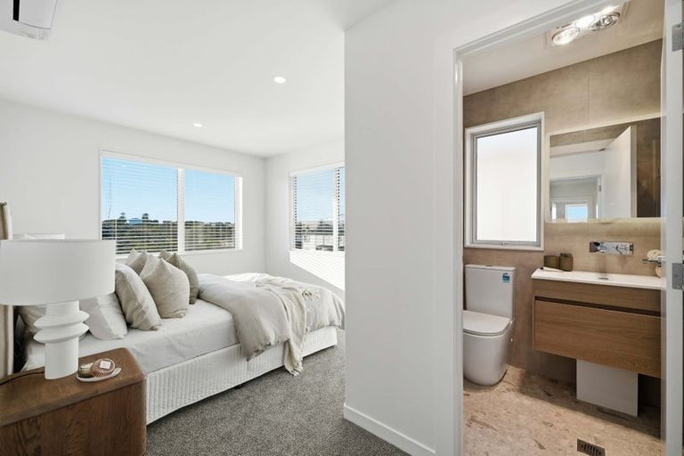 Photo of property in 2/3 Corrella Road, Belmont, Auckland, 0622