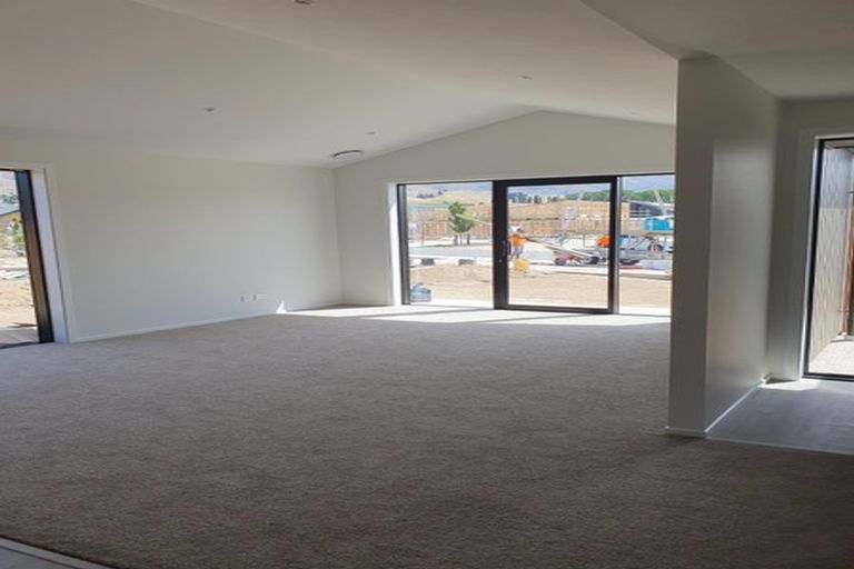 Photo of property in 18 Vintage Drive, Henderson, Auckland, 0612