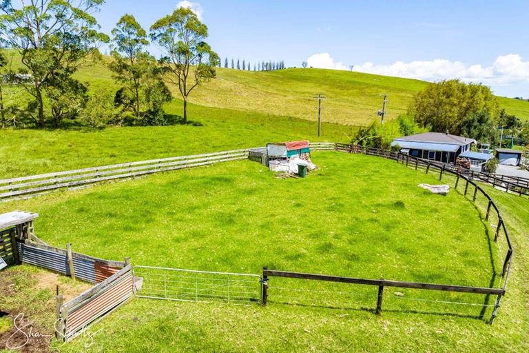 Photo of property in 2305 State Highway 12, Paparoa, 0571