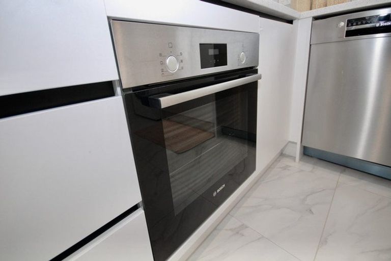 Photo of property in 298f Sunset Road, Windsor Park, Auckland, 0632