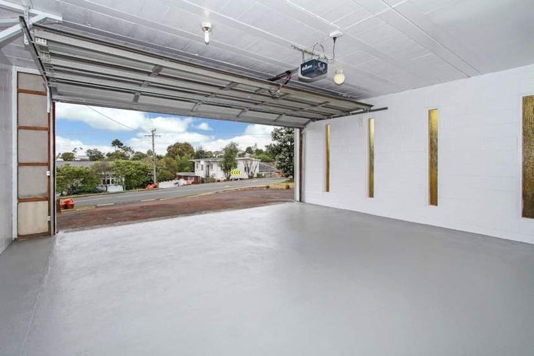 Photo of property in 19 Evans Road, Glen Eden, Auckland, 0602