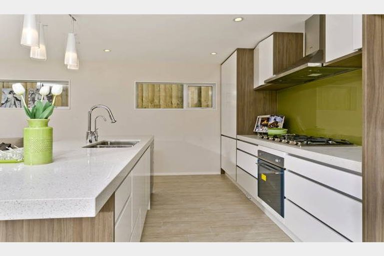 Photo of property in 8a Rosalind Road, Glenfield, Auckland, 0629