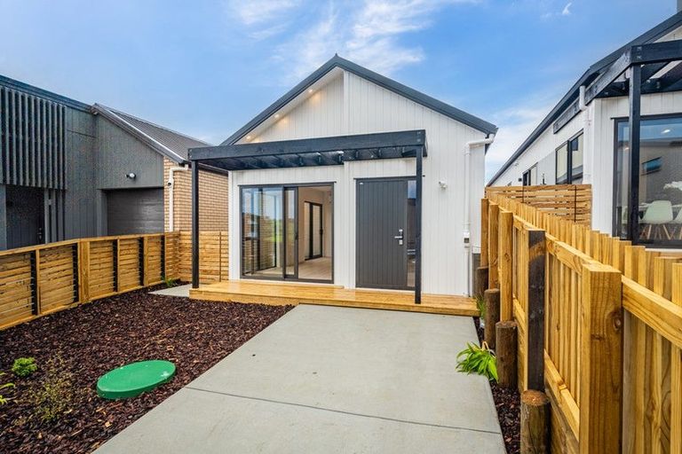 Photo of property in 7a Kotiu Place, Massey, 0614