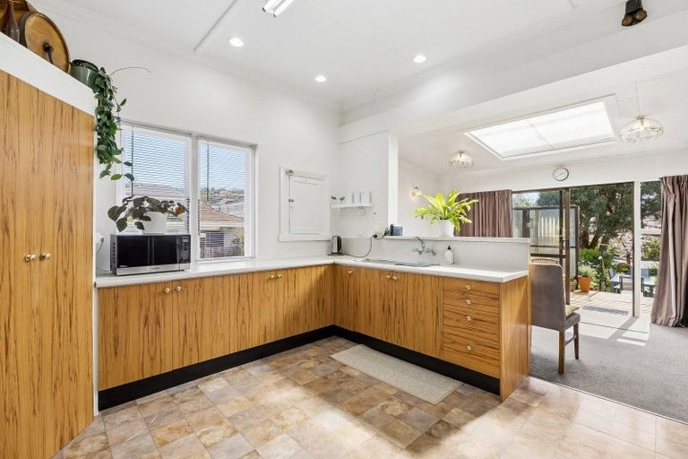 Photo of property in 58 Hargest Crescent, Saint Kilda, Dunedin, 9012