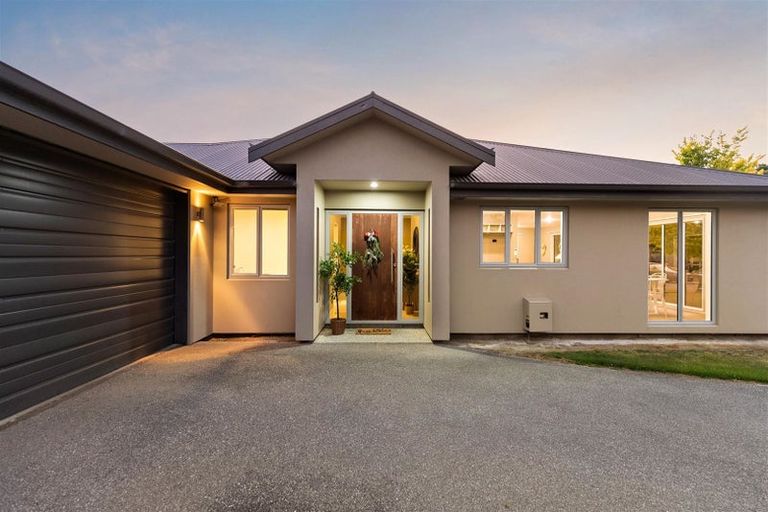 Photo of property in 4 Ada Place, Lake Hayes, Queenstown, 9304