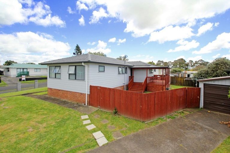 Photo of property in 9 Staverton Crescent, Mangere, Auckland, 2022
